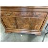 Image 2 : VINTAGE THOMASVILLE FRENCH POLISH PECAN SERVING CABINET WITH MARBLE TOP