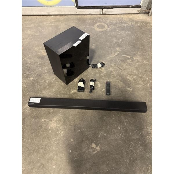 SAMSUNG SOUNDBAR WITH REMOTE AND SUB