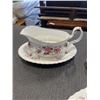 Image 2 : LAVENDER ROSE PLATTER, GRAVY BOAT, 2 OVAL REGULAR DISHES, 2 ROUND REGULAR DISHES, 4 SALT AND PEPPERS