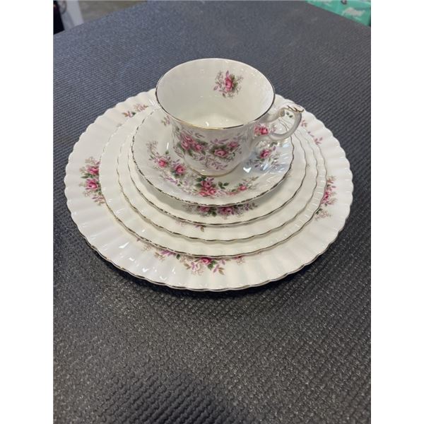 LAVENDER ROSE 6 PLACE SETTING DINNER PLATE LUNCHEON BREAD-AND-BUTTER PLATE SALAD PLATE AND 6 CUPS AN