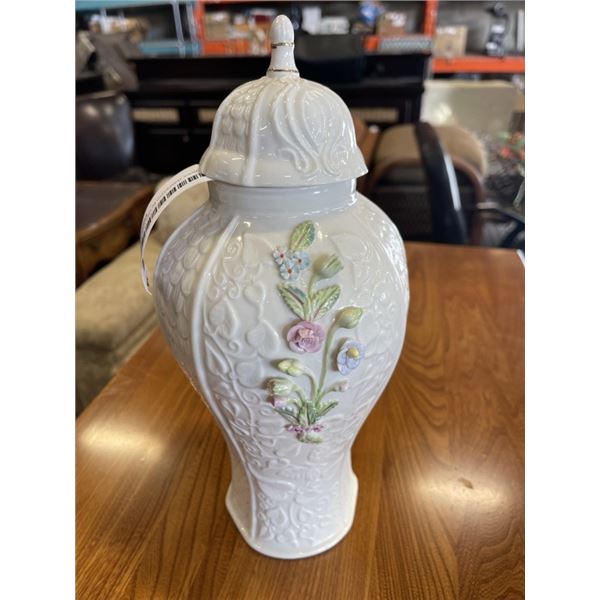 BELEEK MILLENIUM COVERED VASE