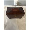 Image 1 : VICTORIAN MAHOGANY DRESSER BOX WITH KEY