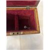 Image 3 : VICTORIAN MAHOGANY DRESSER BOX WITH KEY