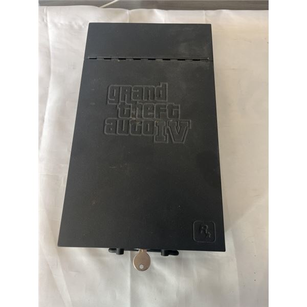 METAL GRAND THEFT AUTO IV LOCKING BOX WITH KEY