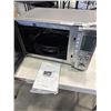 Image 2 : BREVILLE COMBI WAVE 3IN1 CONVECTION MICROWAVE W/ AIR FRYER 1.1 CU FT - TESTED WORKING, VERY CLEAN, L
