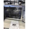 Image 3 : BREVILLE COMBI WAVE 3IN1 CONVECTION MICROWAVE W/ AIR FRYER 1.1 CU FT - TESTED WORKING, VERY CLEAN, L