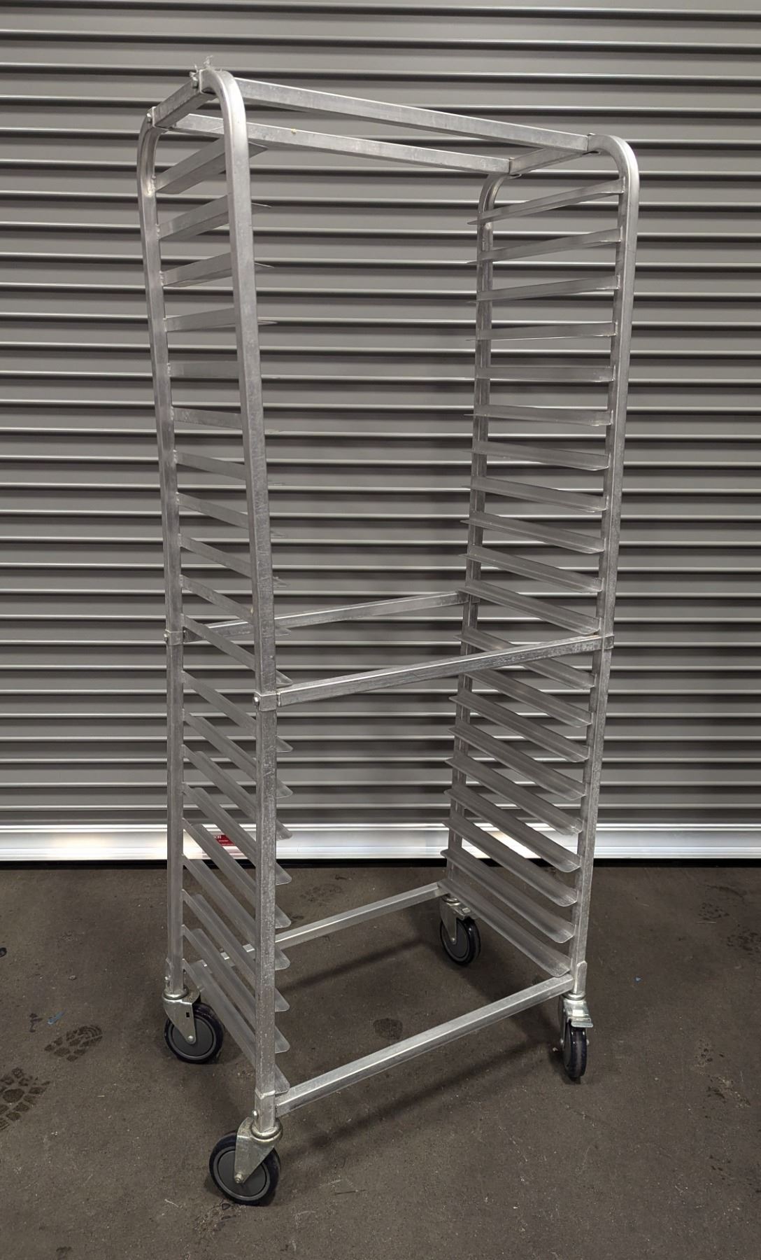 Winco ALRS-20BK 20 Slide-Load Sheet Pan Rack, 3