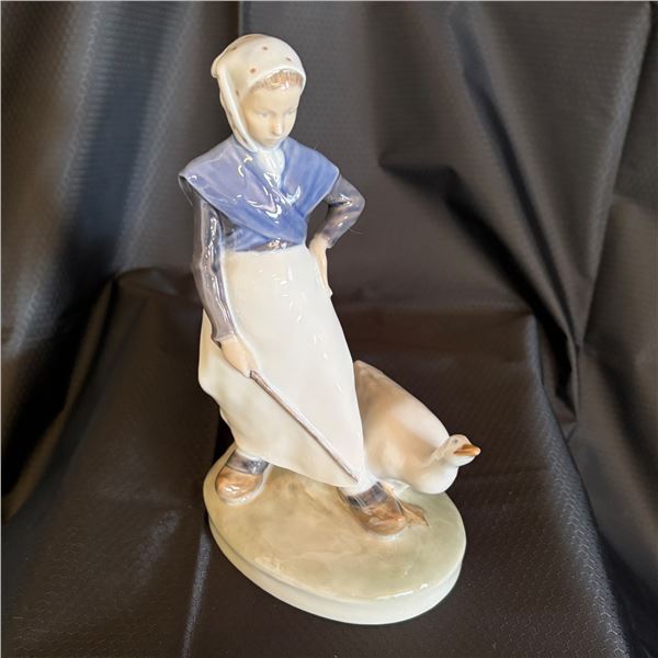 ROYAL COPENHAGEN - GIRL WITH GOOSE