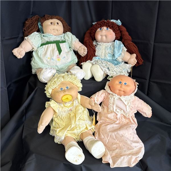LOT OF CABBAGE PATCH DOLLS