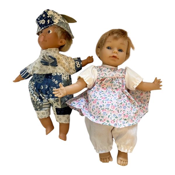 LOT OF 8 USED DOLLS