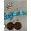 Image 2 : Lot Of Vintage Pairs Of Earrings