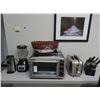 Image 3 : Toaster Oven, Blender, Toaster, Vac, Wall Art