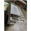 Image 1 : Rubbermaid Warehouse Cart