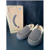 Image 1 : 1 Pair of Hometop Men's Fur-Lined Bottom Grip Slippers - Size 9 - New