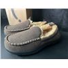 Image 3 : 1 Pair of Hometop Men's Fur-Lined Bottom Grip Slippers - Size 9 - New
