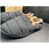 Image 2 : 1 Pair of Men's Quilted Nylon Memory Foam Slippers with Non-Slip Gripped Soles - Size 13 - New