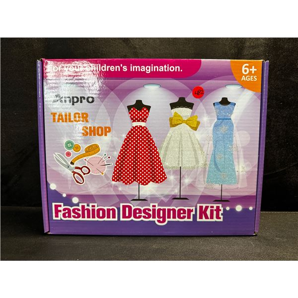 1 Kids Ages 6+ Fashion Designer Kit with Mini Mannequins and Sewing Kit - New