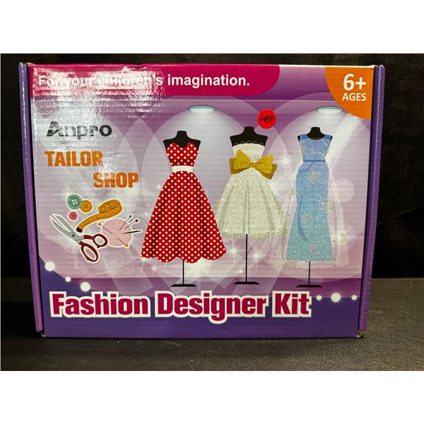 1 Kids Ages 6+ Fashion Designer Kit with Mini Mannequins and Sewing Kit - New