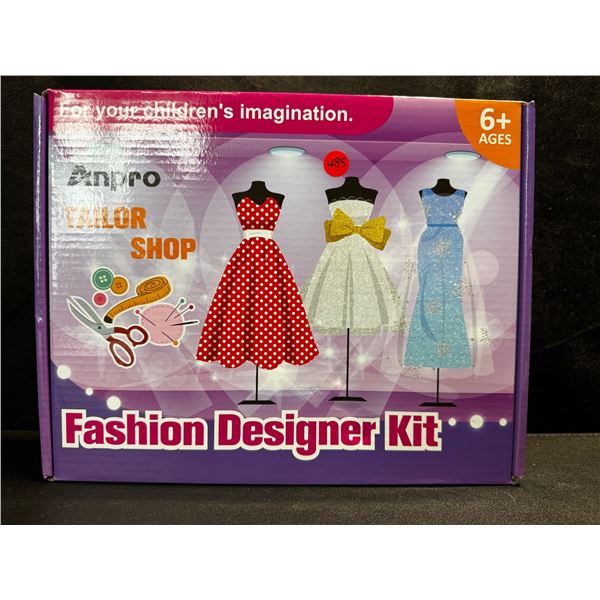 1 Kids Ages 6+ Fashion Designer Kit with Mini Mannequins and Sewing Kit - New