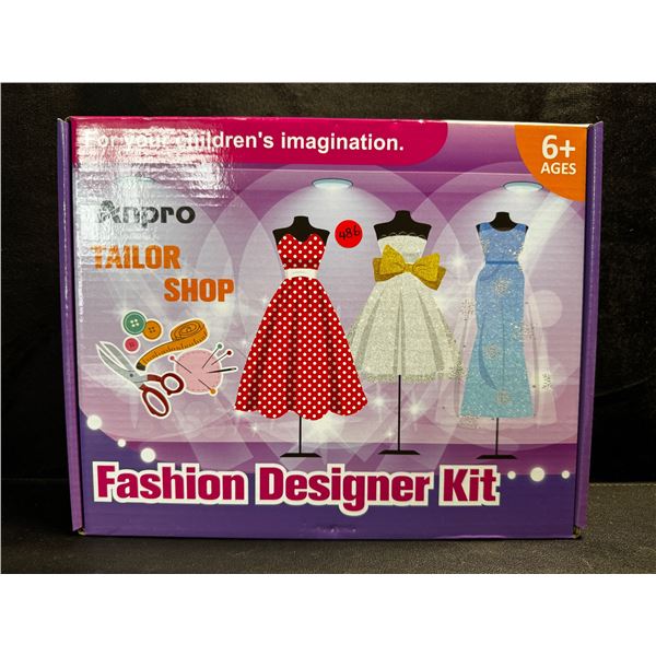 1 Kids Ages 6+ Fashion Designer Kit with Mini Mannequins and Sewing Kit - New