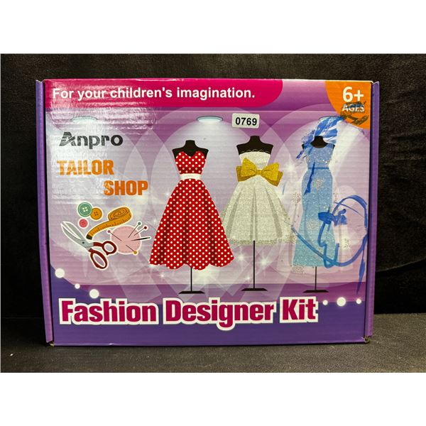 1 Kids Ages 6+ Fashion Designer Kit with Mini Mannequins and Sewing Kit - New