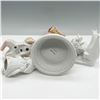 Image 3 : 4pc Mixed Porcelain Figurine Collection