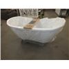 Image 1 : Free Standing White Bathtub