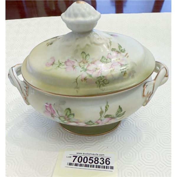 Fine Porcelain Covered Oval Comport