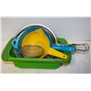 Image 1 : VARIETY OF STRAINERS INC FOLD AND EXTEND KITCHEN