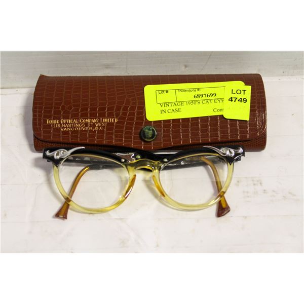 VINTAGE 1950'S CAT EYE GLASSES IN CASE