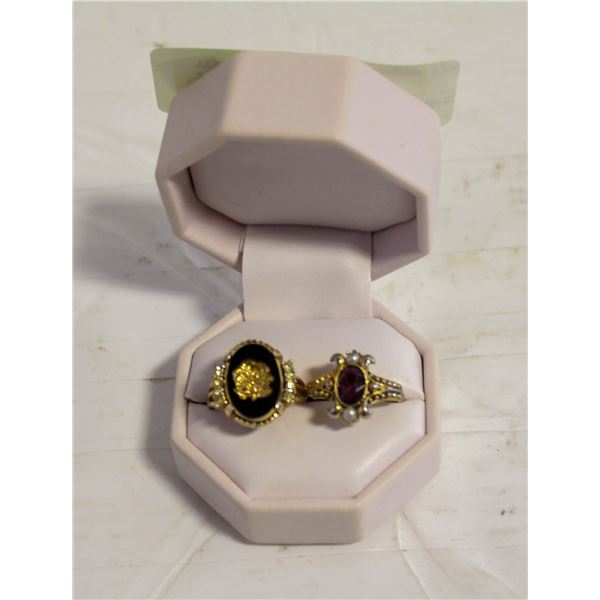 2 ESTATE RINGS IN BOX TOGETHER-ESTATE
