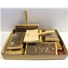 Image 1 : TRAY OF WOOL CARDING