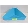 Image 1 : NEW TRIANGLE LITTER PAN FOR SMALL