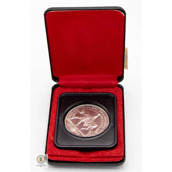 QE II 5 POUND SILVER PIECE IN CASE
