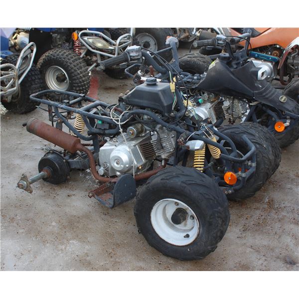 MINI QUAD - PARTS BIKE HAS KEY MISSING BACK WHEELS