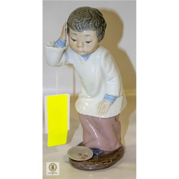 LLADRO FIGURINE ALTER CHIOR BOY H-8" FULLY INTACT