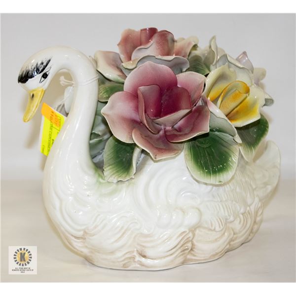 GENUINE CAPODIMONTE SWAN H-8" W-7.5" L-10"