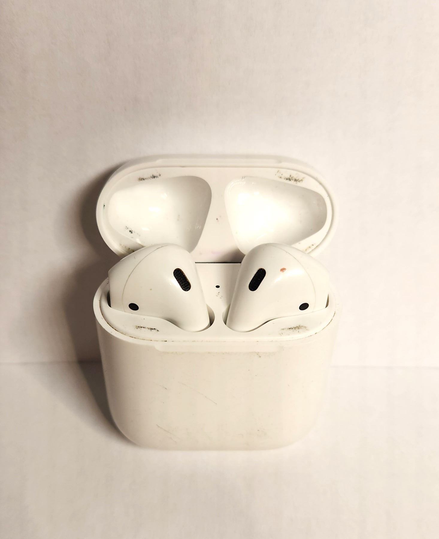 APPLE AIRPODS SECOND GEN