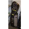 Image 1 : *ESTATE* GOLF CLUB BAG W/ ASSORTED CLUBS