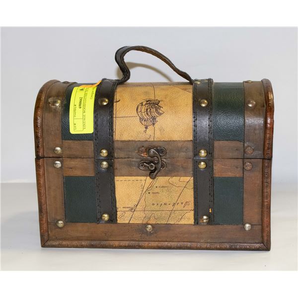 VINTAGE WOOD/LEATHER TRUNK