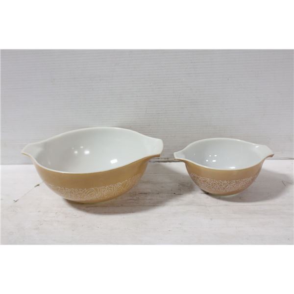 VINTAGE 2 PYREX NESTING BOWLS