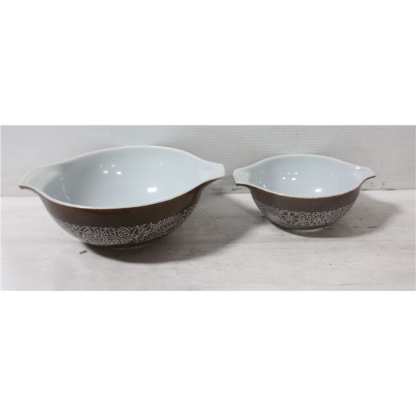 VINTAGE 2 PYREX NESTING BOWLS