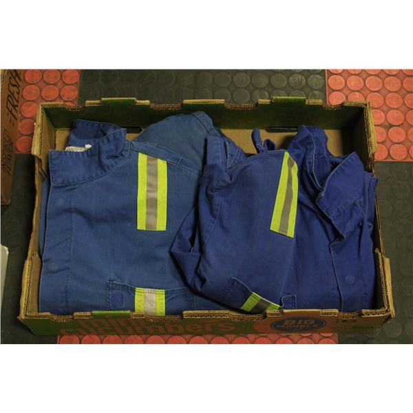 FLAT WITH TWO PAIRS OF HI-VIZ FR FULL-BODY