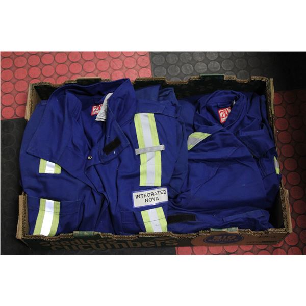 FLAT WITH TWO PAIRS OF MEN'S 2XLT FR HI-VIZ