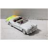Image 1 : SIGNATURE 1953 BUICK SKYLARK DIECAST MODEL