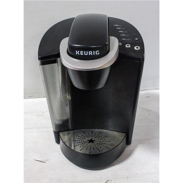 KEURIG COFFEE MAKER - 3 SINGLE SERVE SIZE