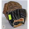 Image 1 : VINTAGE LEATHER BASEBALL GLOVES TOGETHER-ESTATE