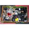 Image 1 : LOT OF VINTAGE/MODERN DSLR & HAND CAMERAS