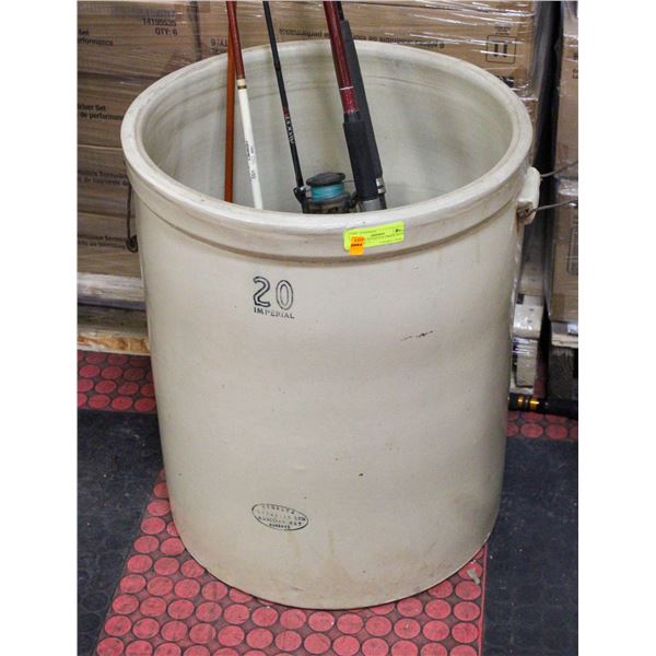 MEDALTA 20 GALLON CROCK WITH HANDLES