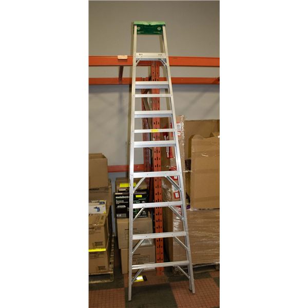 10' STEP LADDER